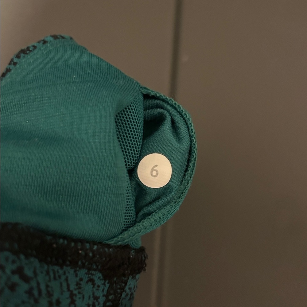 ☑️lululemon athletica Teal and Black Sports Bra - Picture 6 of 6